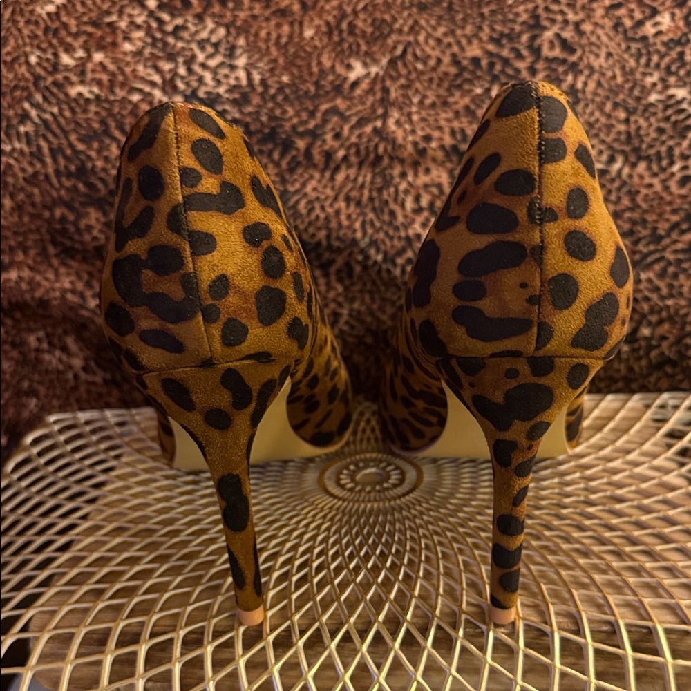 Chic Leopard Print Heels - Picture 4 of 5
